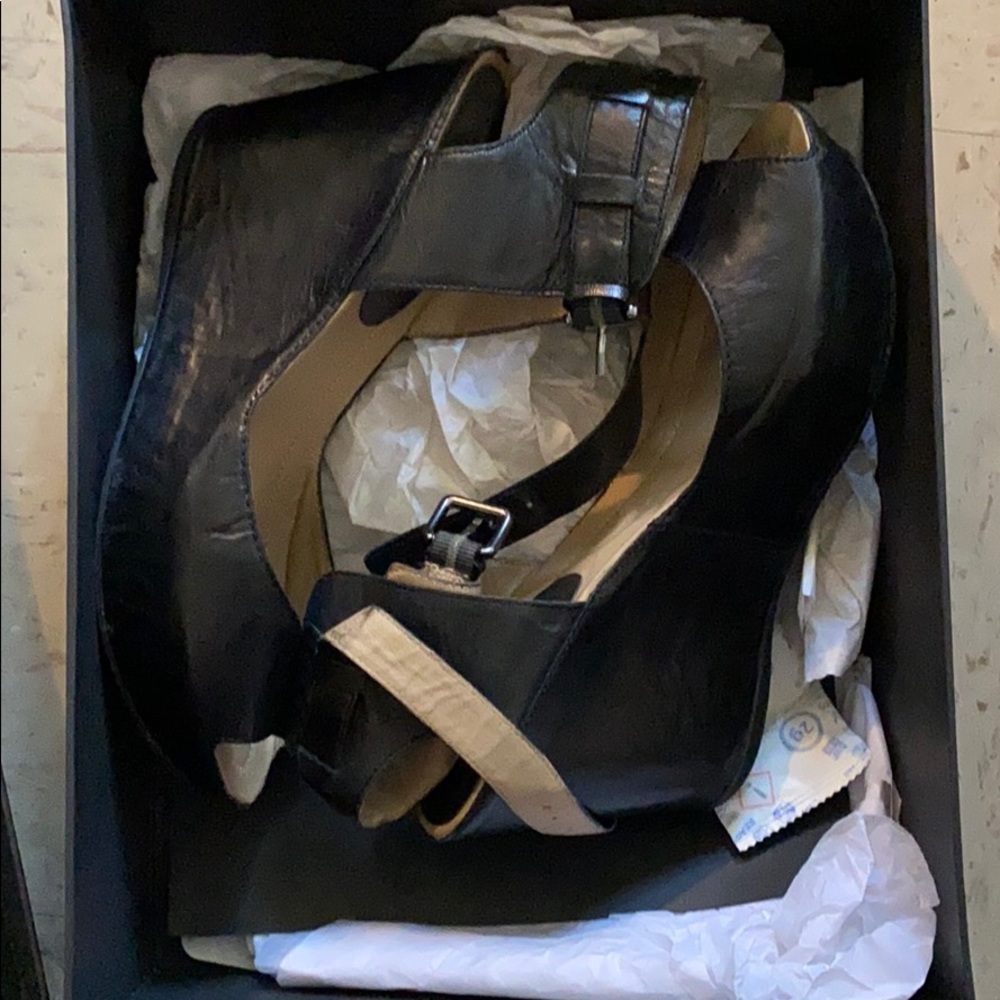 Shoes - Picture 2 of 5